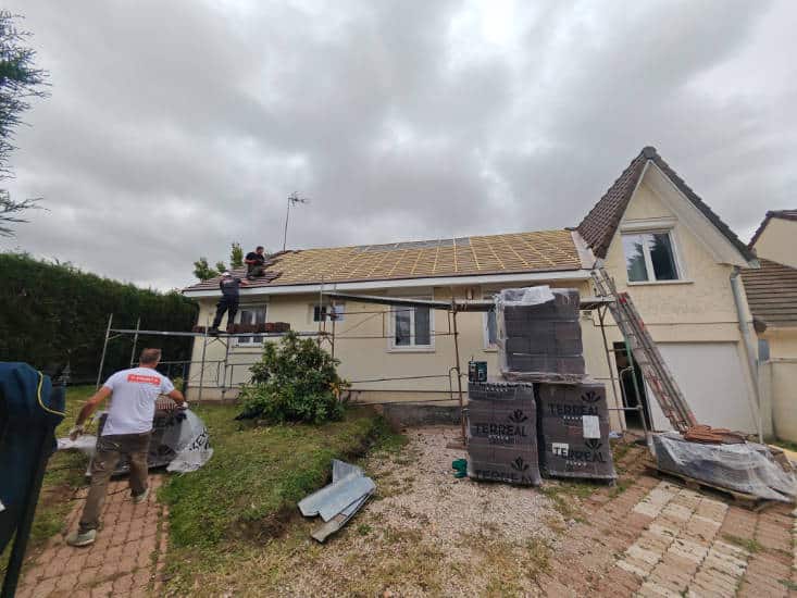 Un chantier de rénovation de toiture à Forges les Bains dans le 91